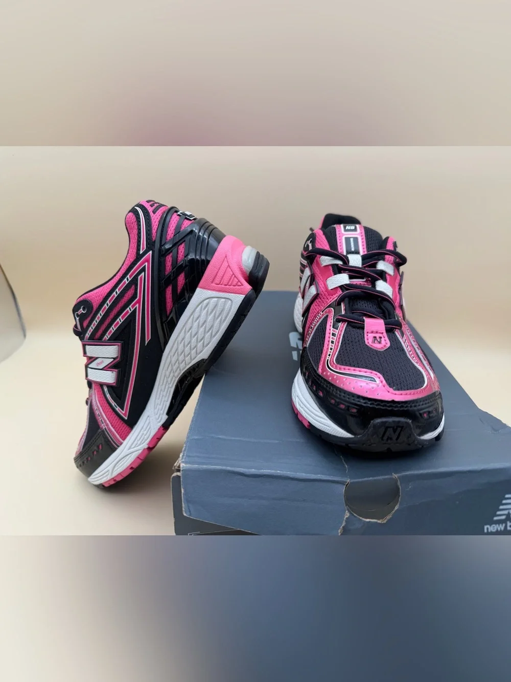 New Balance 1906R Desert Heat Black Pink Size 7.5 women’s New damaged box